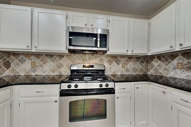 2915 Bentley Ct