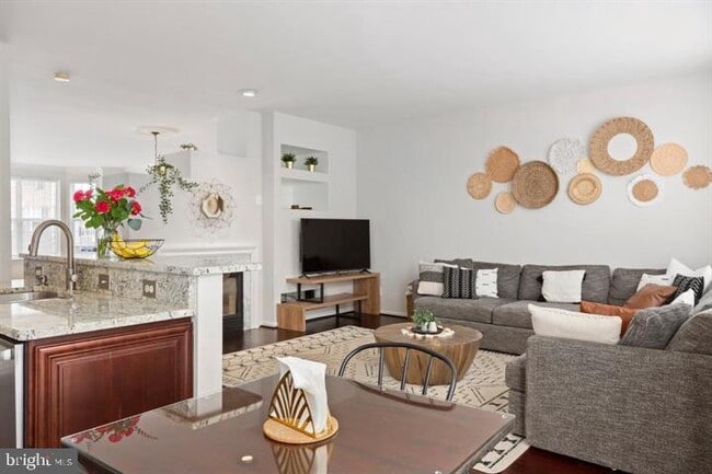 Photo - 13340 Colchester Ferry Pl