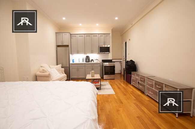 Photo - 901 Beacon St Unit 2