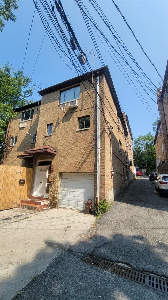 Building Photo - 6201 Spencer Terrace Rental
