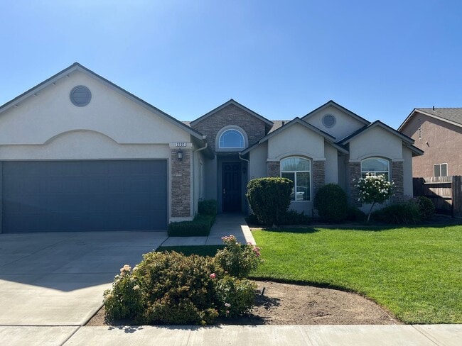 Building Photo - Beautiful Family Home