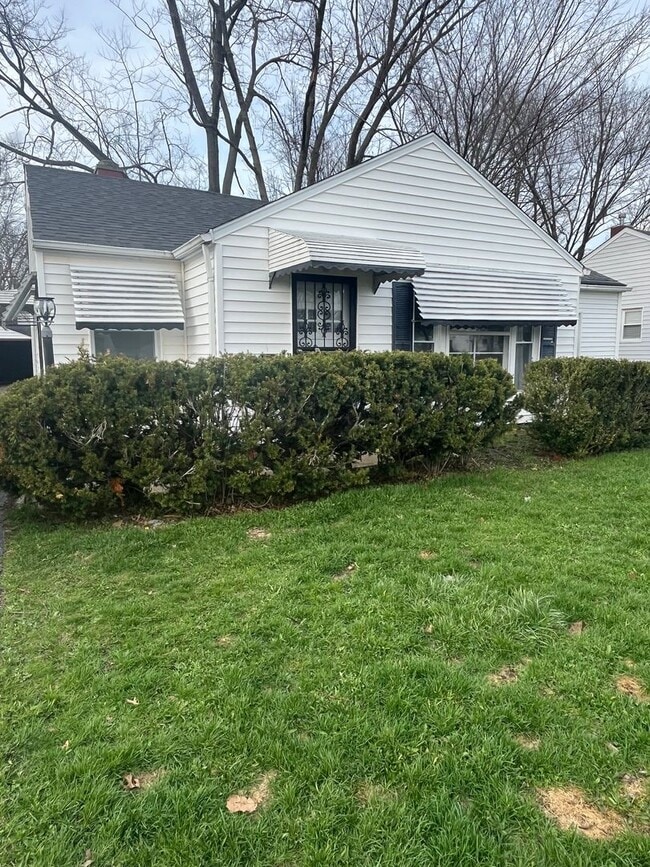 Building Photo - Lee/Harvard 3 Bedroom Single