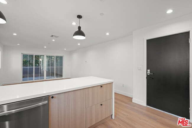 1331 N June St Unit 3/4