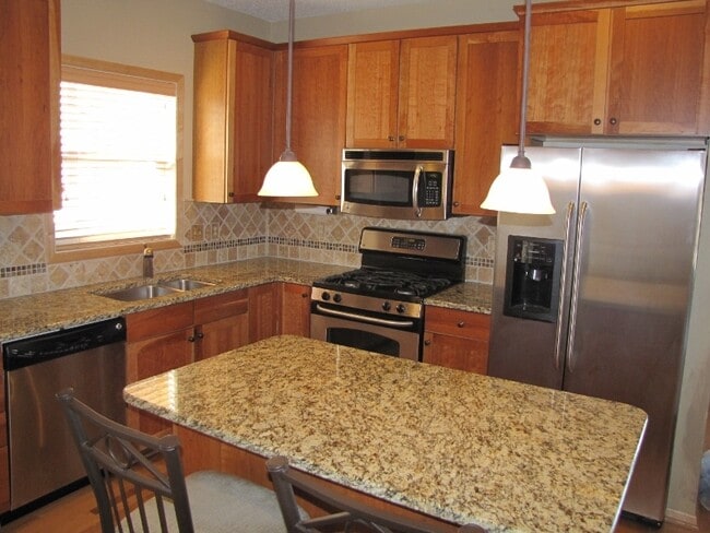 Photo - 3BR/2.5BA Beautiful END UNIT Townhome in Dancing Waters- Available Now!