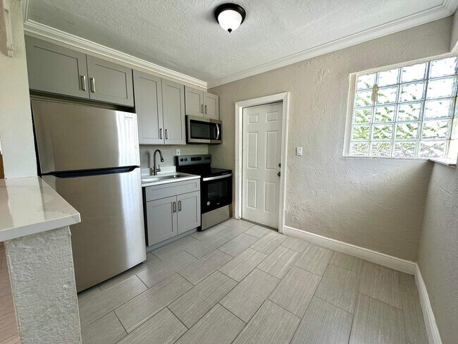 Photo - 909 Windsor Ave