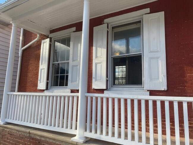 Photo - 114 N Brown St