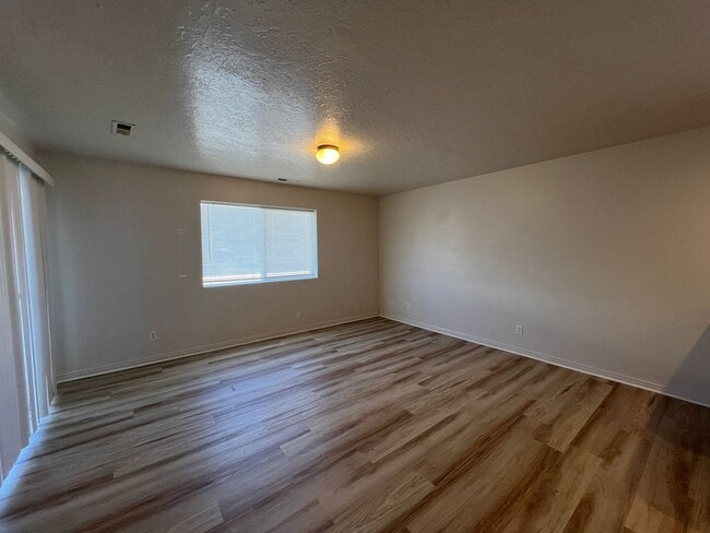 Photo - 3 bedroom, 2 bath in Cedar Willows