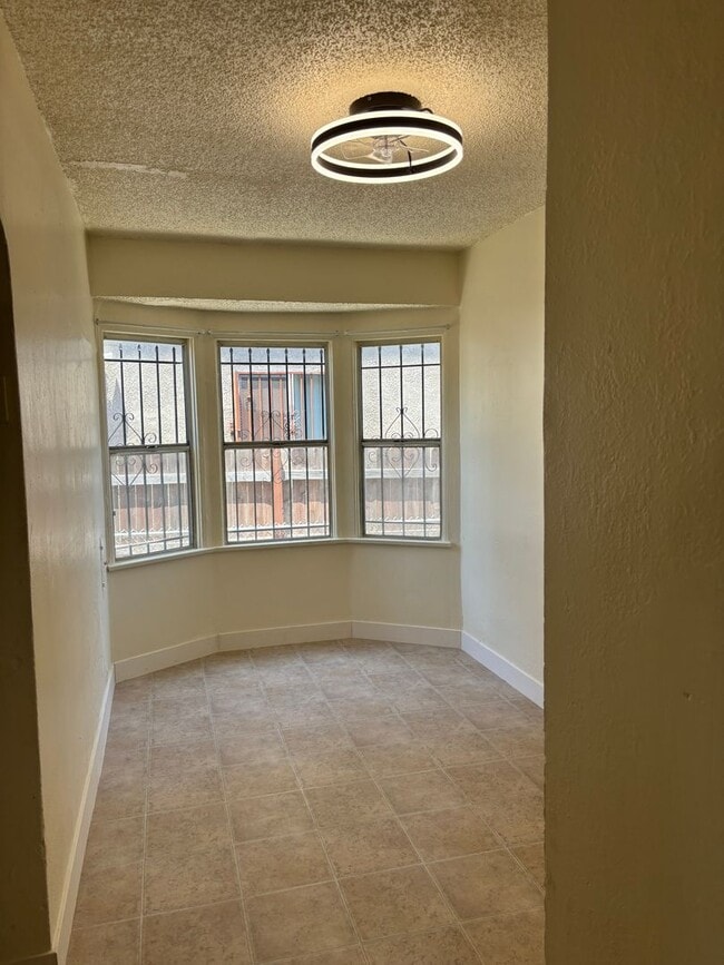 Photo - 1122 1/2-1122 1/2 W 85th St Unit 1122