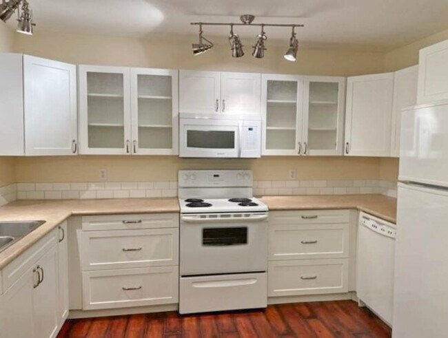 Photo - 8420-8495 95 Ave