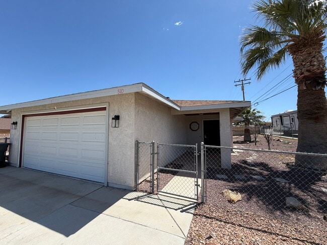 Photo - Beautiful 3 Bedroom 2 Bathroom House With 2 Car Garage and Fenced Yard