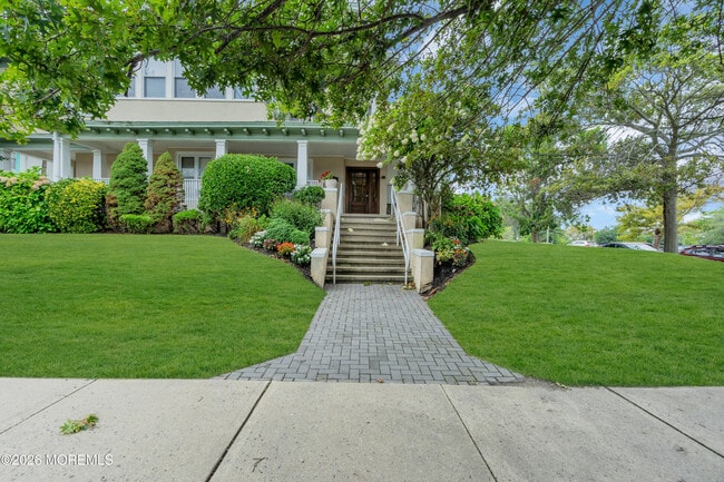 Building Photo - 1211 Grand Ave Unit 203