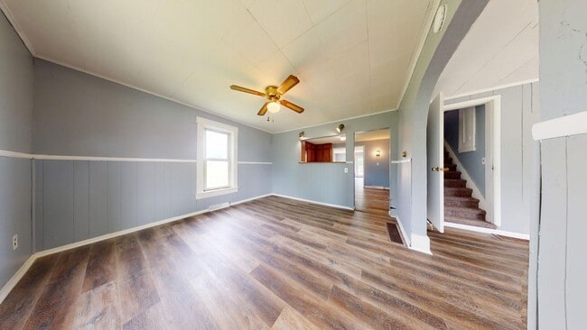 Photo - Large farmhouse with garage in Mapleton Schools