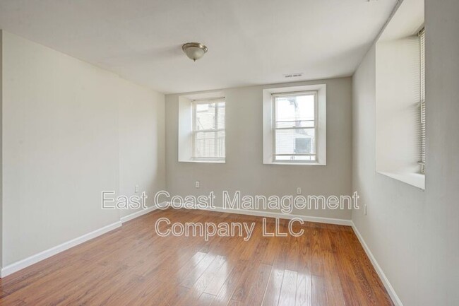 Photo - 2860 W Baltimore St Condominio Unidad D