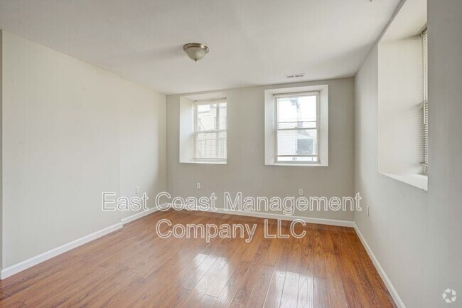 Building Photo - 2860 W Baltimore St Unit D Rental