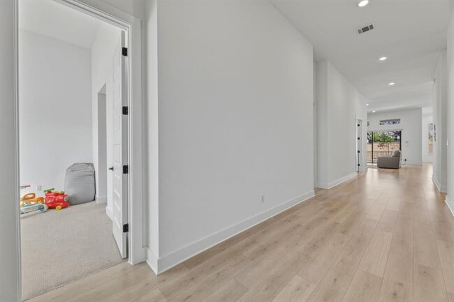 Photo - 2941 Delaware St