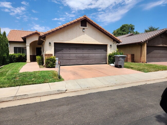 Building Photo - Beautiful home in well kept community Unit 6
