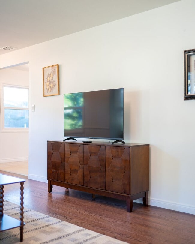252 E Scenic Dr