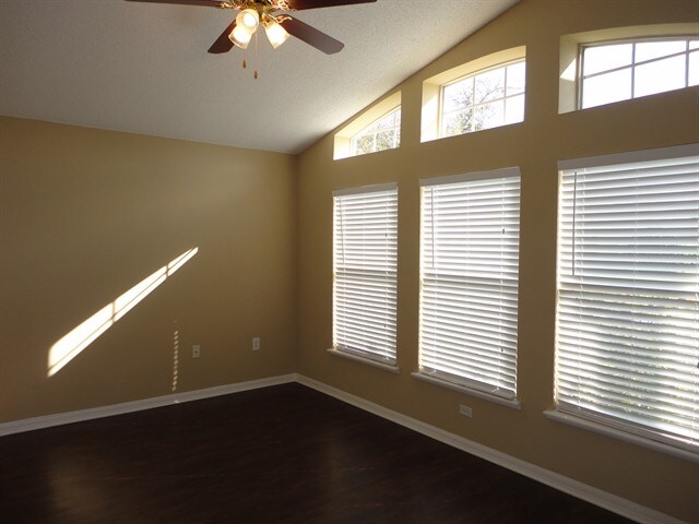 Photo - 96 Desiree Aurora St