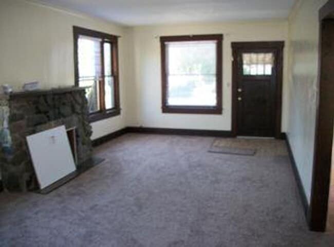 Photo - 3008 Meridian St