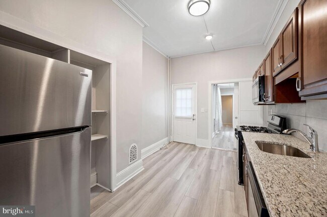 Photo - 2304 Catharine St Unit 1