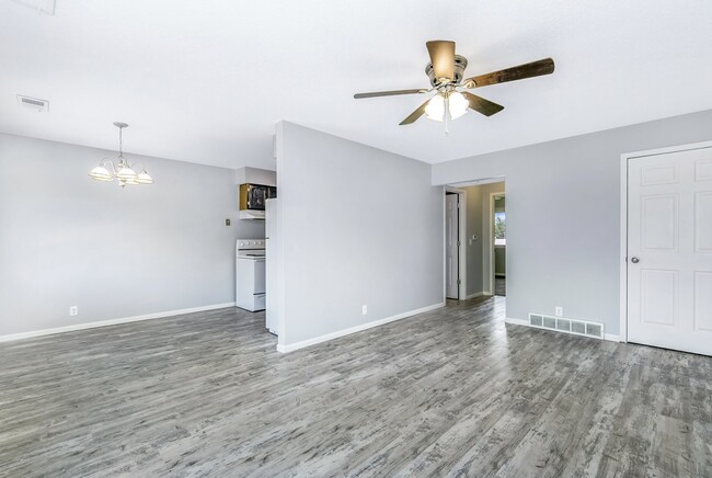 Photo - 1820 Sutton Plz Unit 3