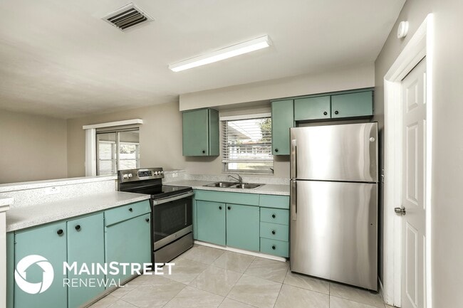 Photo - 686 Hager St