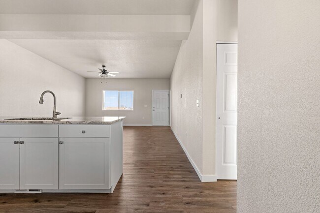 Photo - 753-753 E Laporte Dr