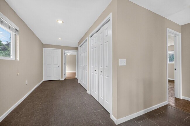 Photo - Top floor Duplex in Kent.  4 beds 2 bath with Very large fenced yard and 2 car garage. RENT $3295... Unit # B