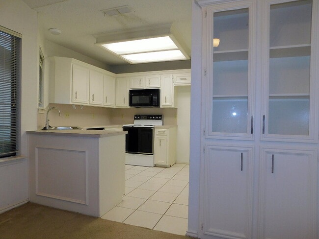 Photo - Beautiful Townhouse off Frankford!