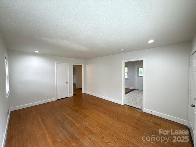 Photo - 424 E Walnut Ave