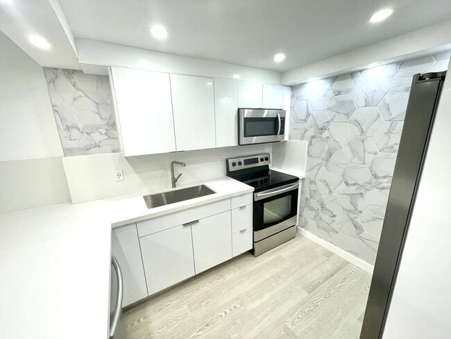 Photo - 1825 W 44th Pl