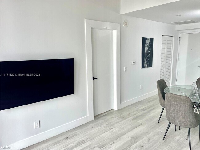 Photo - 1 br, 1 bath Condo - 151 SE 1st St Apt 2505 Unit Apt 2505