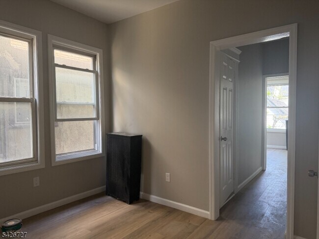 Photo - 37 Mapes Ave