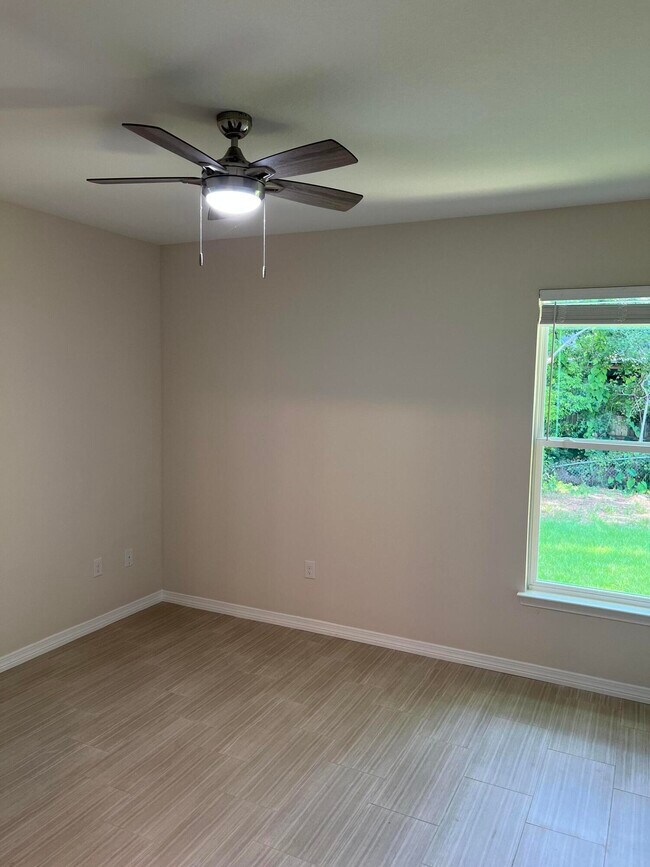 Photo - 717 N Park Blvd