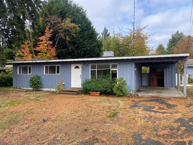 Building Photo - Des Moines Rambler w/ Large yard