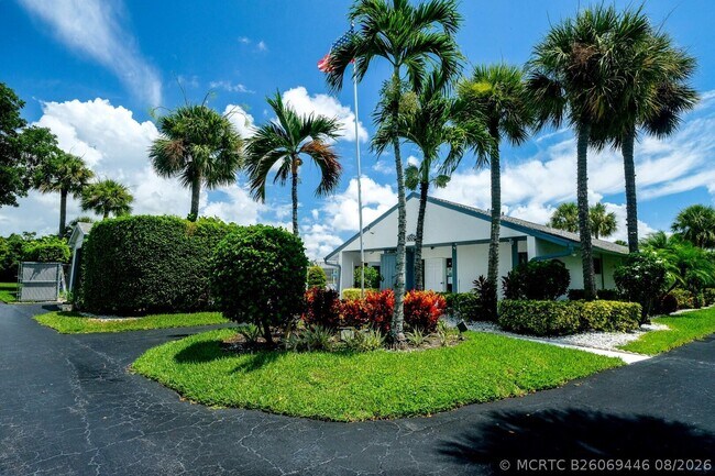 1004 Green Pine Blvd Unidad G1