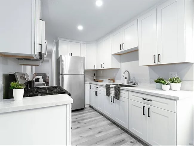 Building Photo - 4143 Van Dyke Ave Unit D