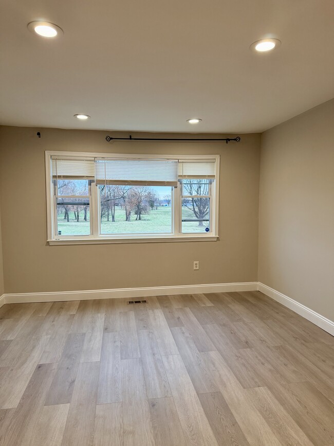 Living room - 8836 Cottage St