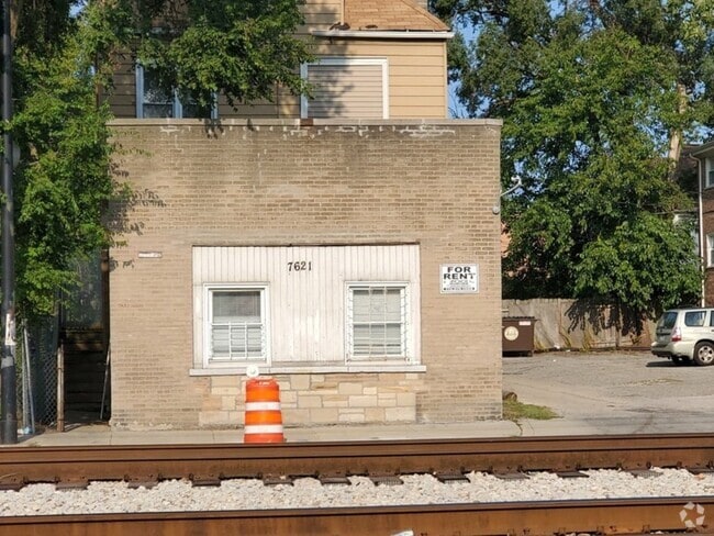 Building Photo - 7621 S Exchange Ave Unit 1F Rental