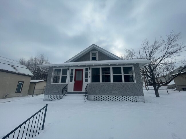 Building Photo - Updated 2 Bedroom 2 Bathroom Home