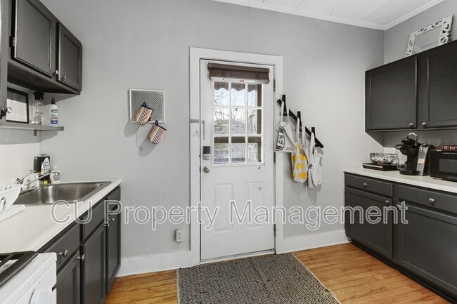 Photo - 415 N Neil St