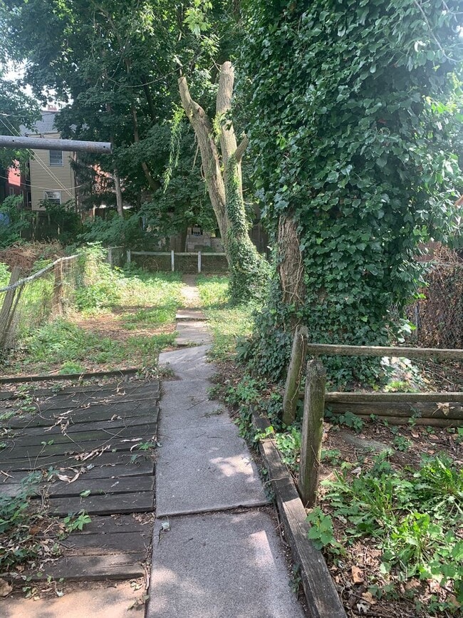 Photo - Spacious 4 Bedroom, 1.5 Bath House With Yard-York City SD