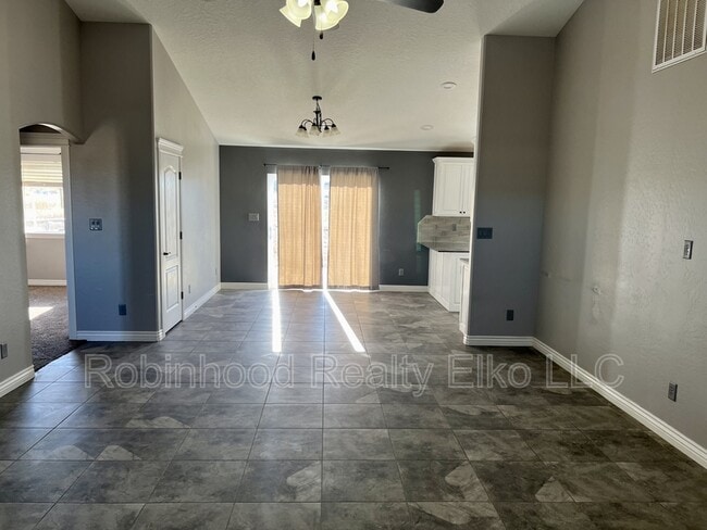 Photo - 758 Parkridge Pkwy