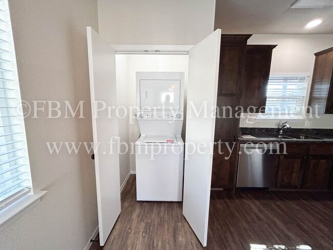 Photo - 820 Rose St
