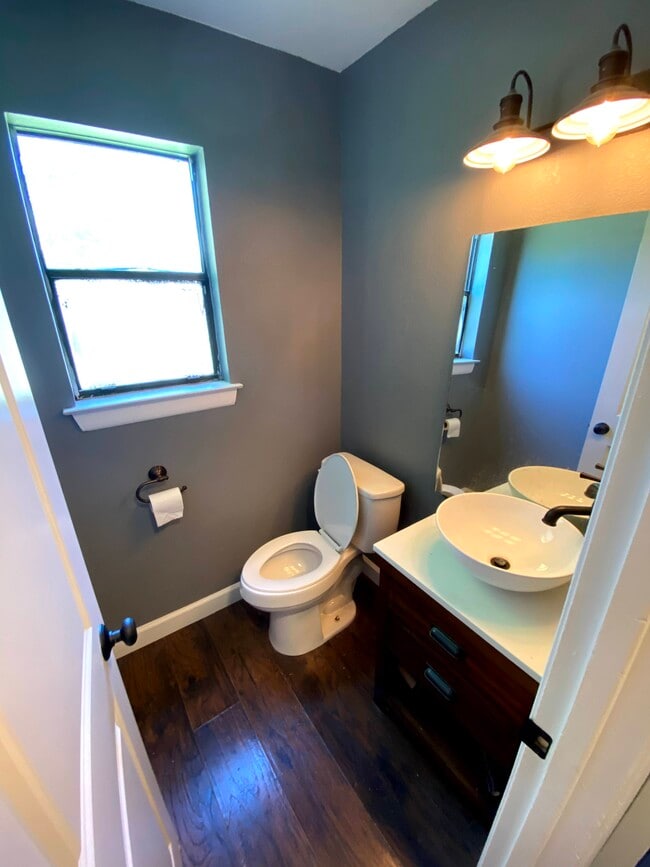 Powder room (half bath) - 8107 Hood Cir