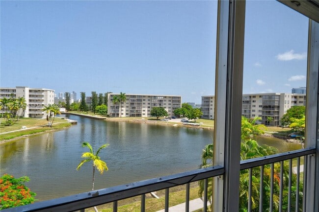 Building Photo - 2851 Leonard Dr Unit J402