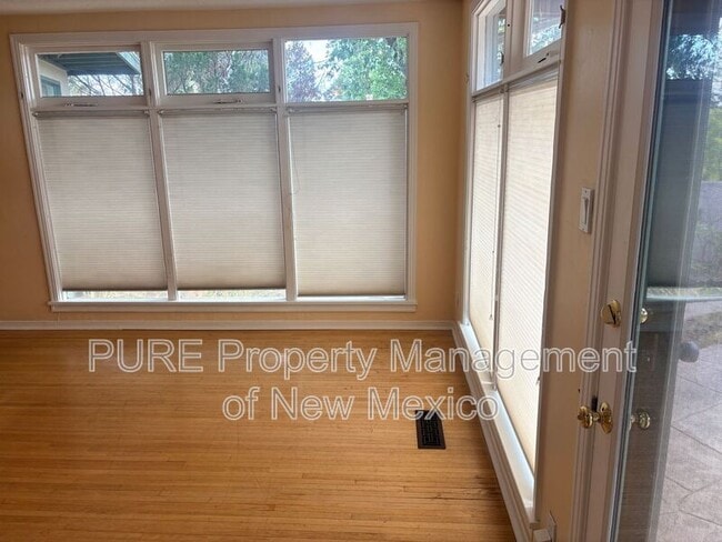 Photo - 1013 Richmond Dr SE