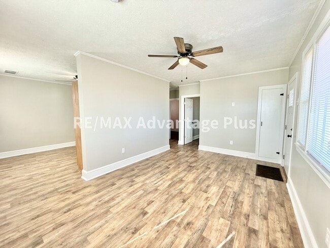 Photo - Charming renovated home in country setting