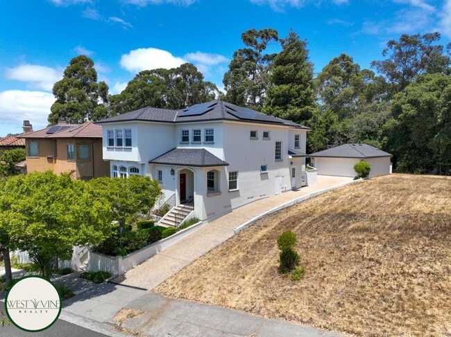 Spectacular Hill Top Home W/ Expansive Vie... - Spectacular Hill Top Home W/ Expansive Vie...