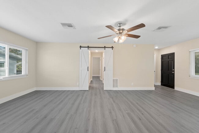 Photo - 700 Oakland Rd